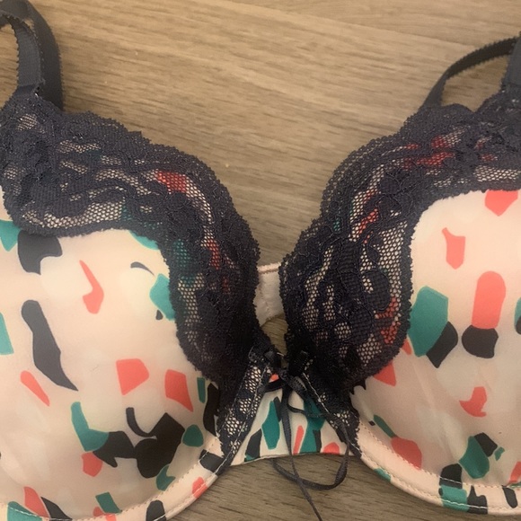 Bra - Picture 2 of 3